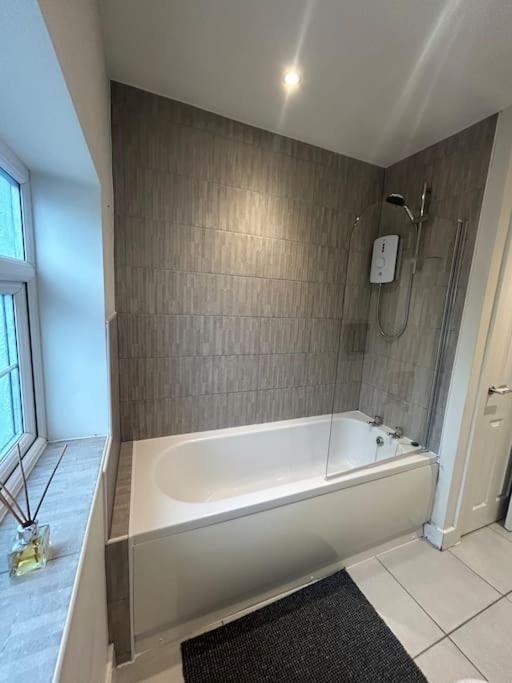 Luxury Countryside Stay - Waters Upton, تيلفورد المظهر الخارجي الصورة