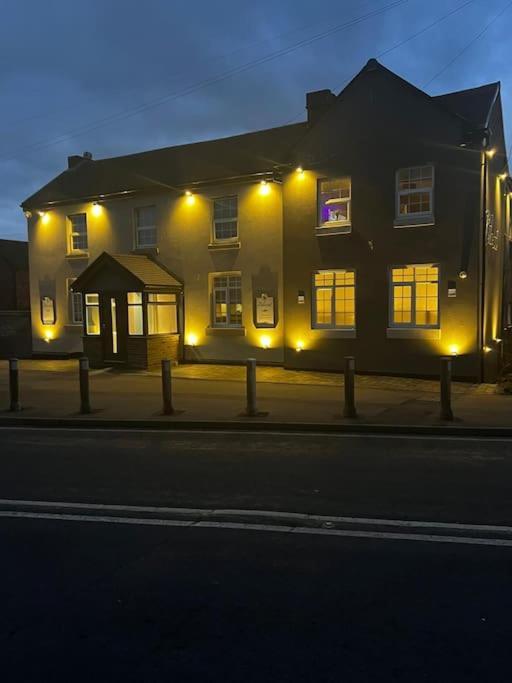 Luxury Countryside Stay - Waters Upton, تيلفورد المظهر الخارجي الصورة