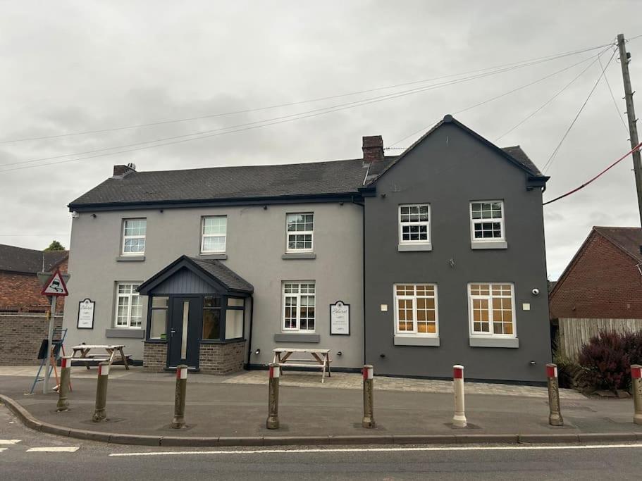 Luxury Countryside Stay - Waters Upton, تيلفورد المظهر الخارجي الصورة