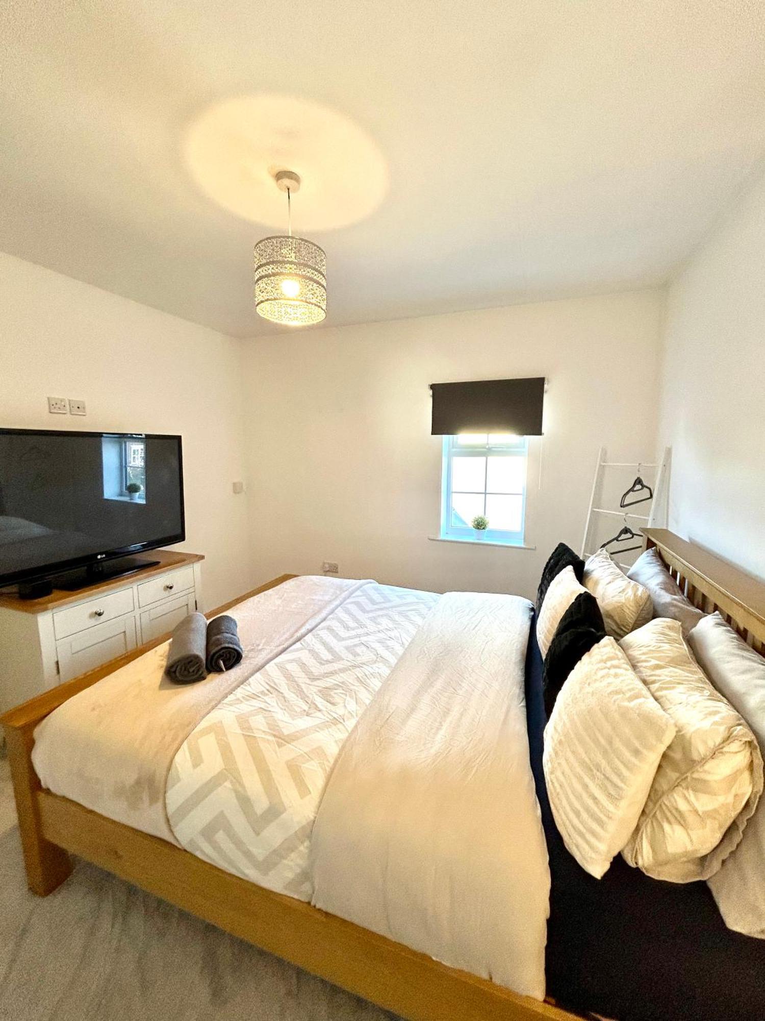 Luxury Countryside Stay - Waters Upton, تيلفورد المظهر الخارجي الصورة